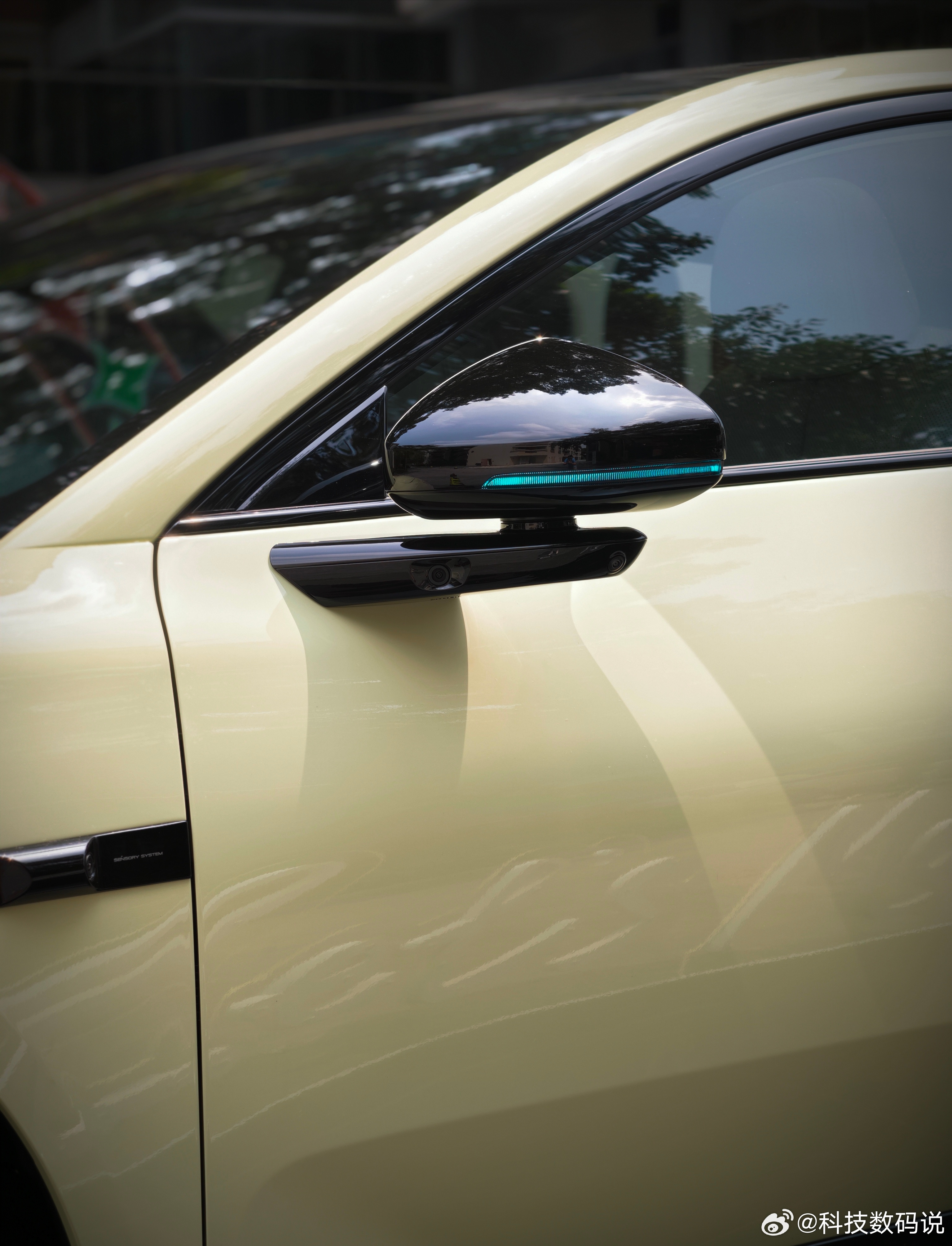 2026款小鹏MONA大大大大大升级外观全新的牛油果绿和罗兰紫阳光下很好看关键是