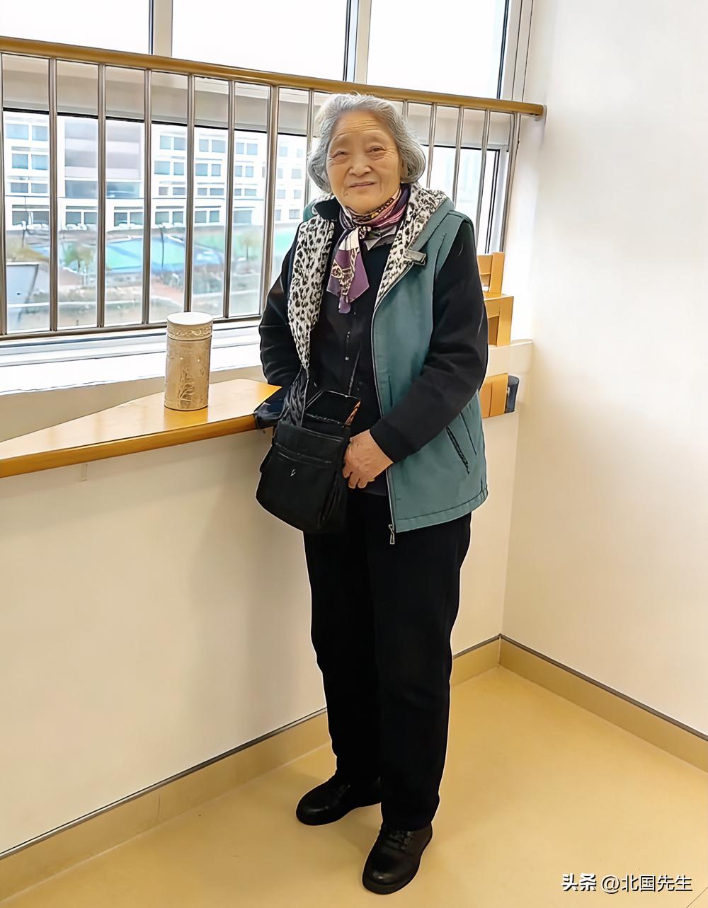 儿子选择做丁克，拒绝生育，还反过来说：
“你有儿子有啥用，不也住养老院”。

上