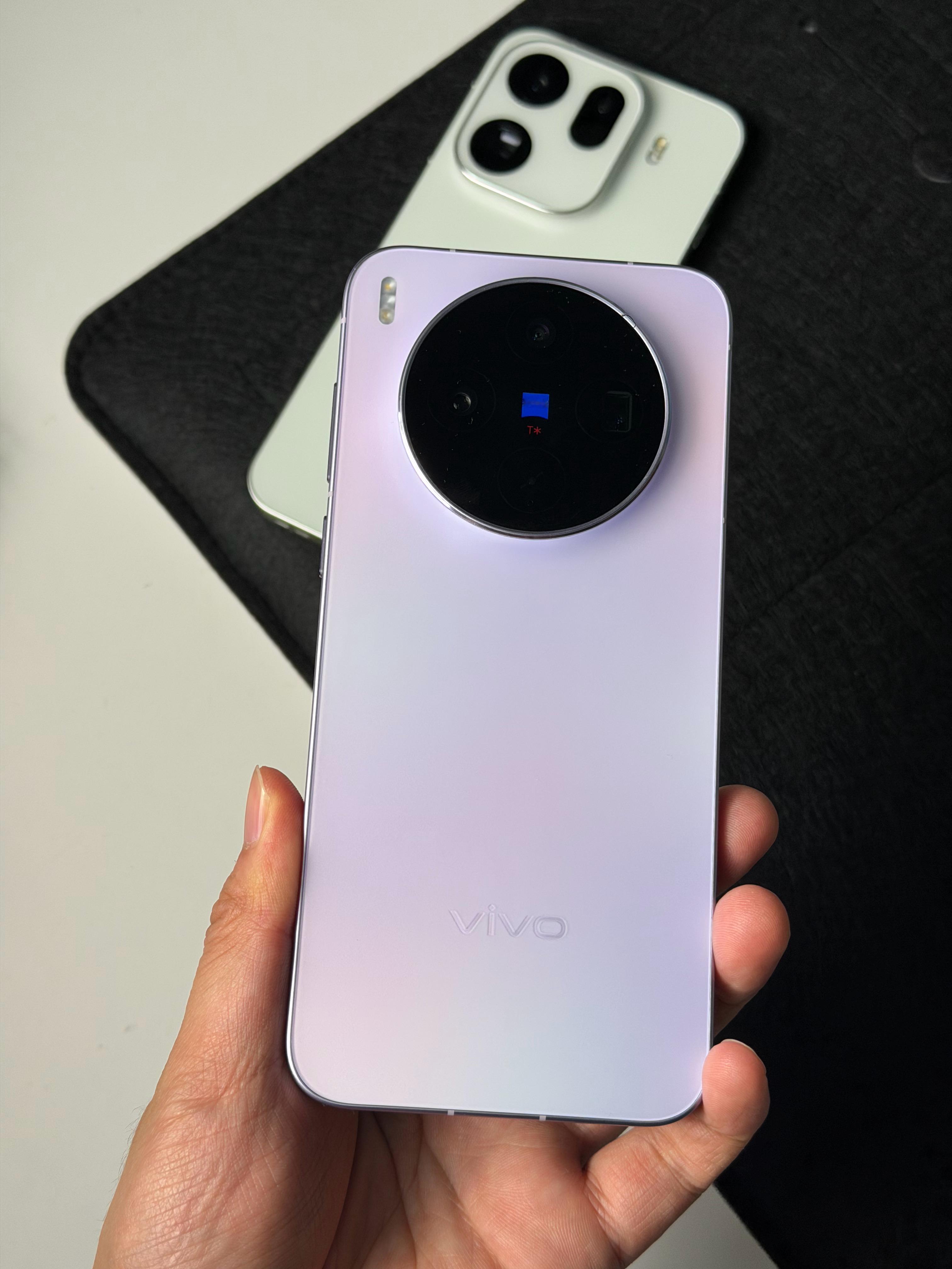 用了两代OPPO Find系列旗舰，新一代就不换了，试着用一下蓝厂的吧。换viv