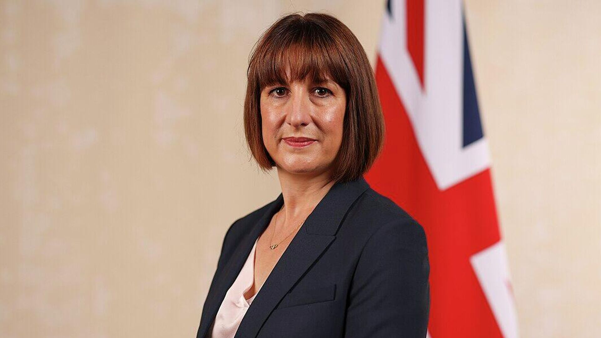 果不其然，英国在批准了中国新大使馆后，提出了要求！英国财政大臣蕾切尔•里夫斯在达