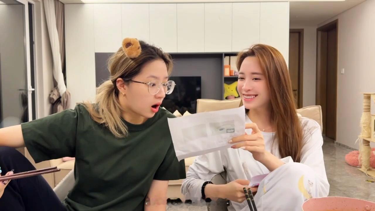 #家人得知欧阳妮妮怀孕的反应##欧阳娜娜得知欧阳妮妮怀孕时的反应# 家人得知欧阳
