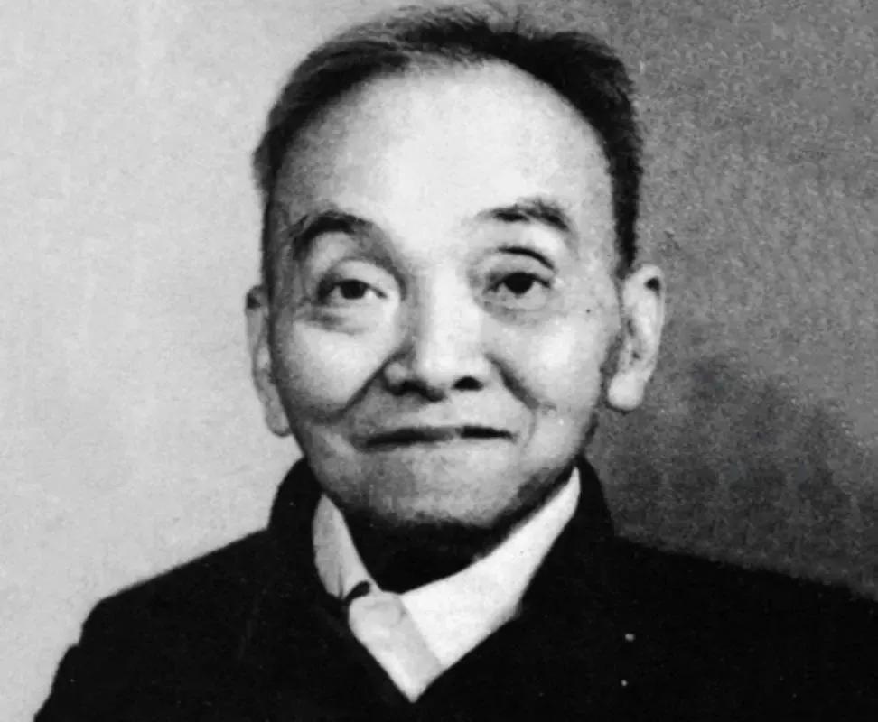 1949年4月11日清晨，南京看守所里，一名被判死刑的中年男子起身，摸了摸牢房角