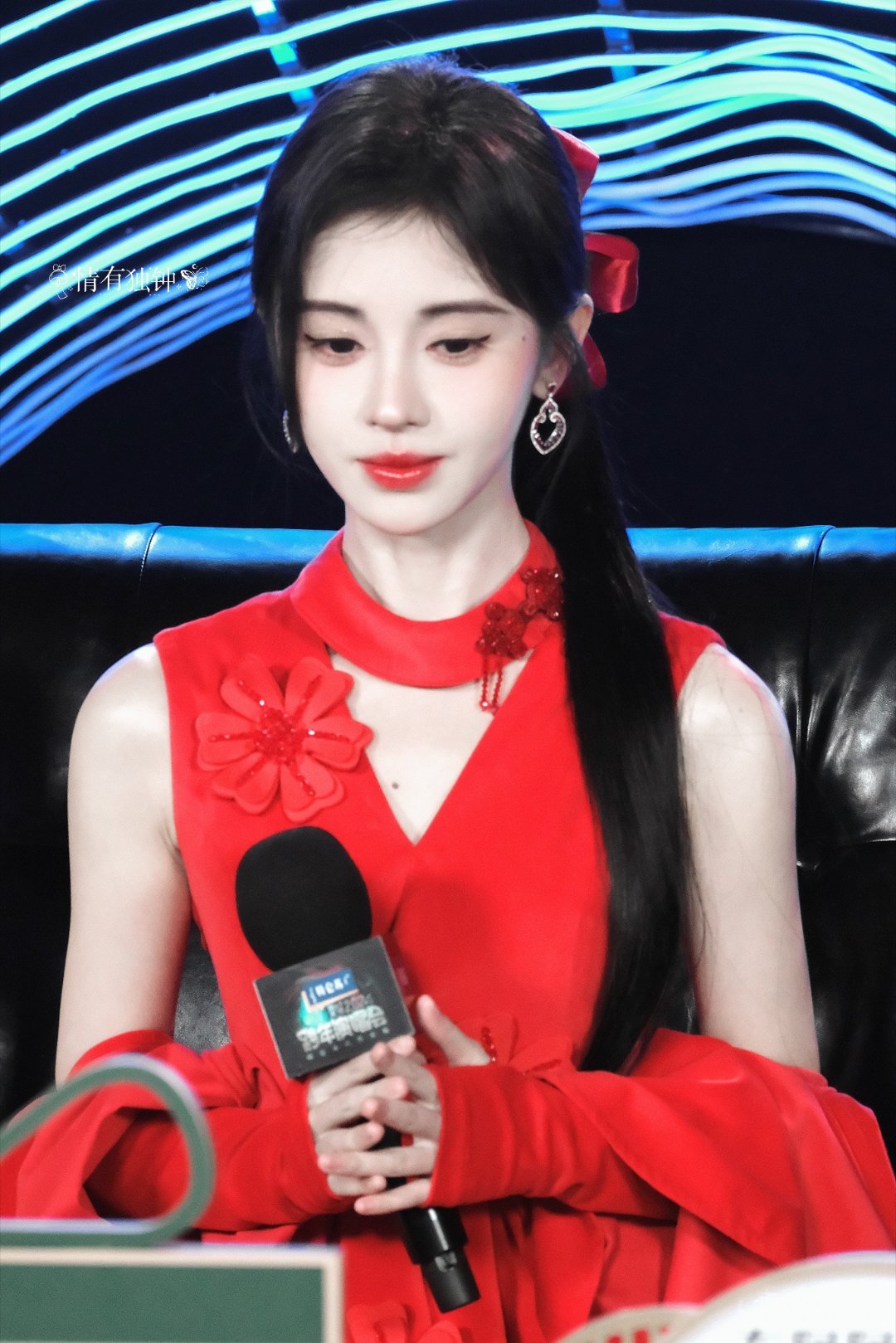 💙鞠婧祎露芜衣💙鞠婧祎上官芷 對宇宙⽽⾔，相愛是停電那樣消極的事情啊。
