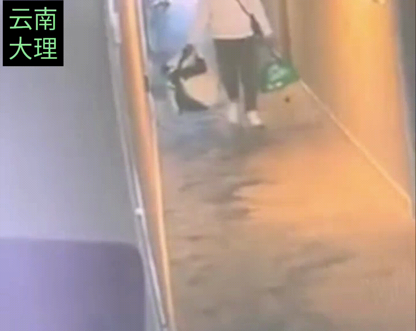 遇到这样的房客，真是让酒店老板哭笑不得，88元一晚的租金，房客临走的时候偷偷的把