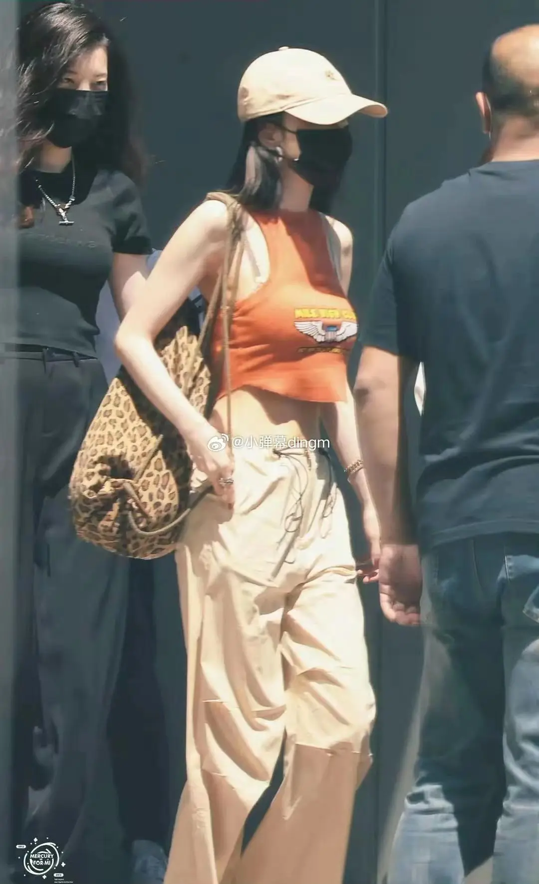 杨幂美胸美腿，喜欢吗？杨幂美胸美腿，喜欢吗？