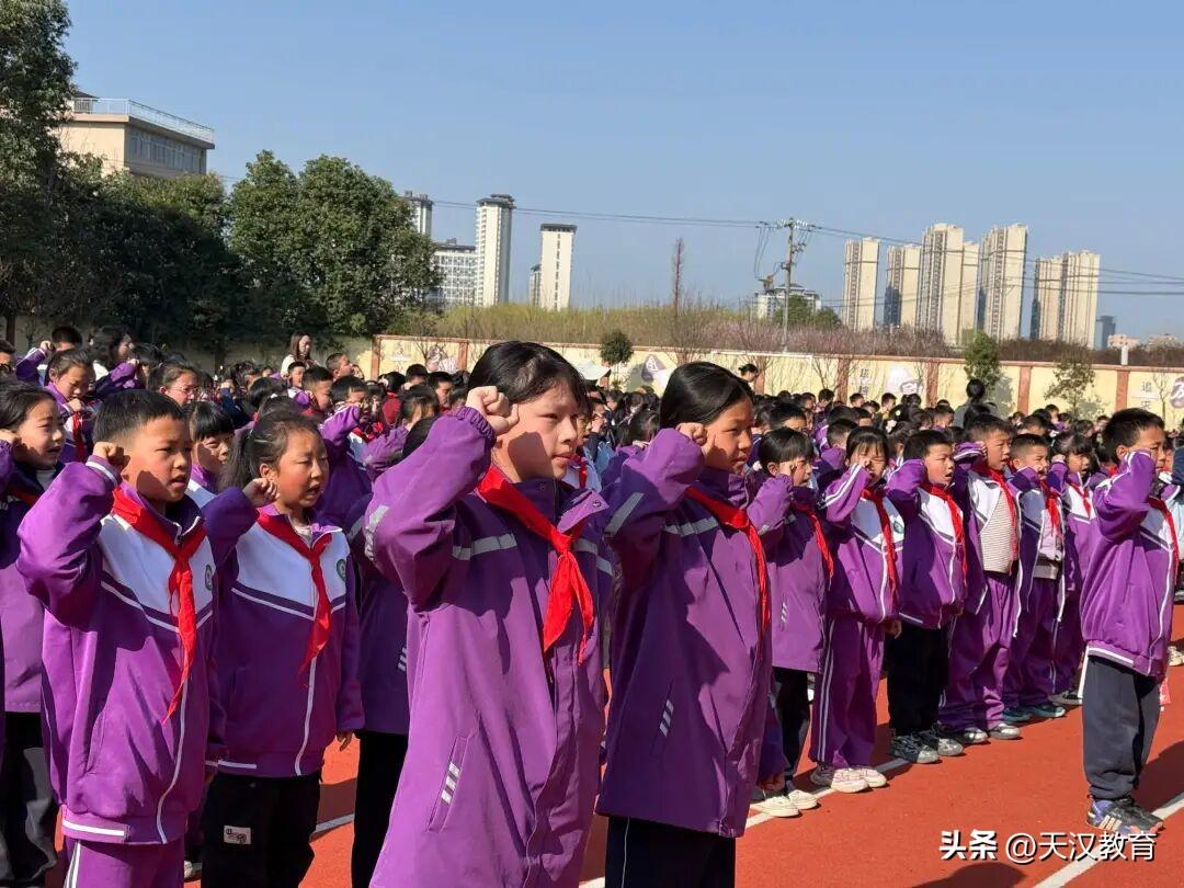 汉台区七里街道办事处中心小学开展2026年植树节主题系列主题教育实践活动
在植树