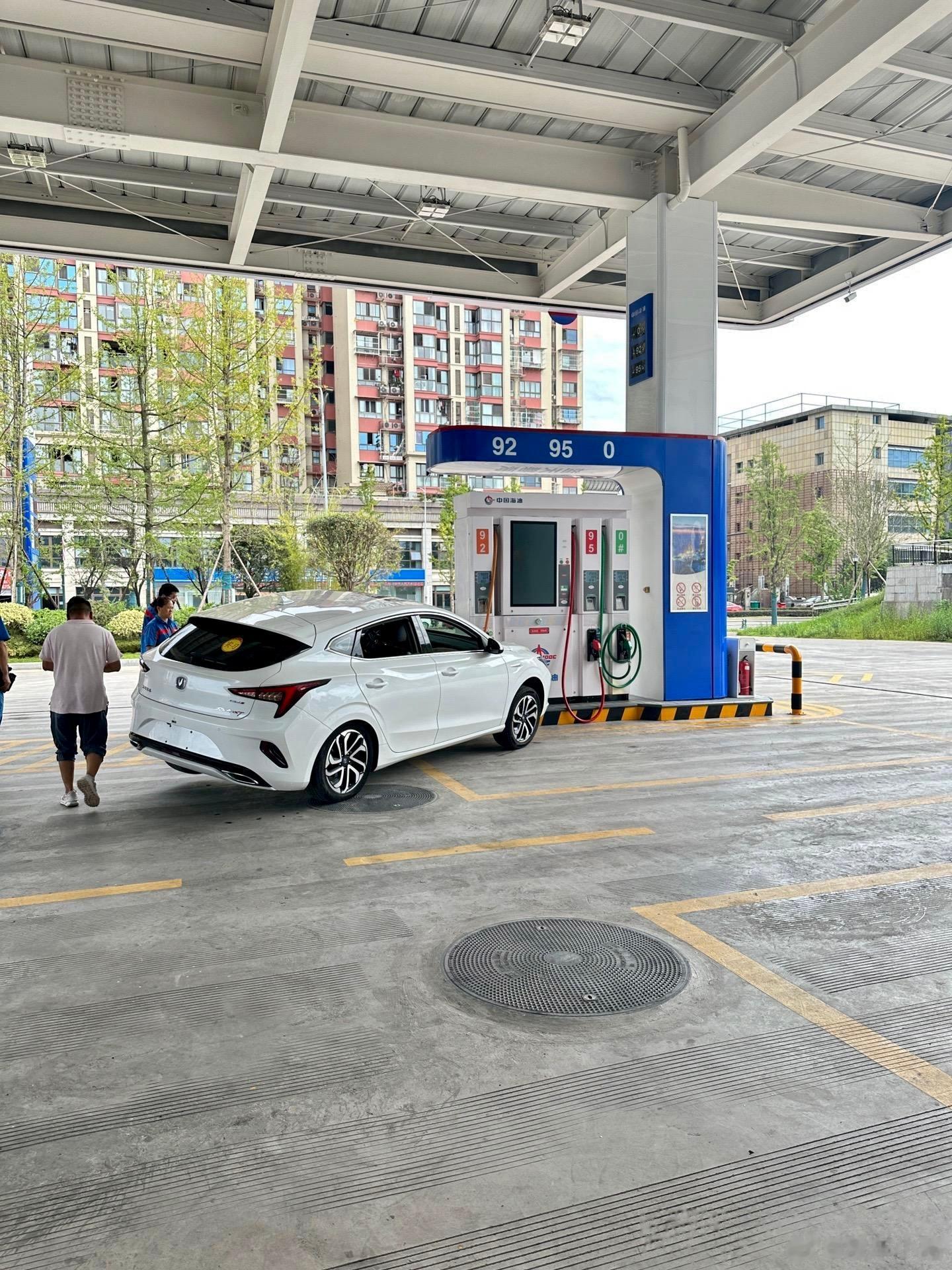 这估计都还没有开回家吧，又要拉回4S店了！ ​​​