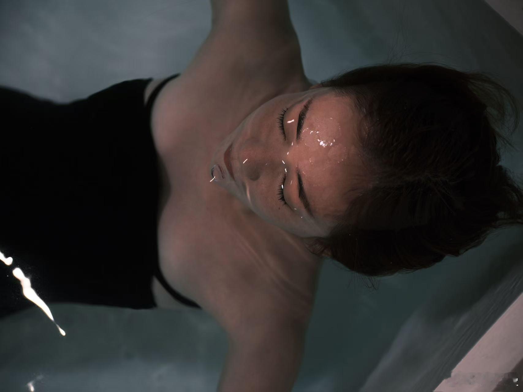 刘雅瑟阴湿恶女味刘雅瑟ELLE风尚大典出发图也太绝了！“阴湿恶女味”直接拉满，湿