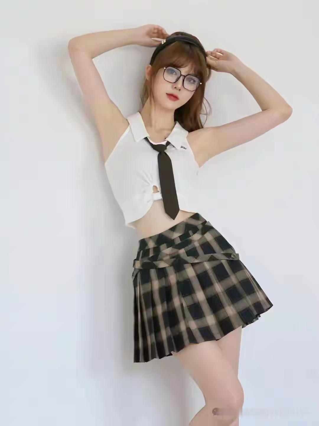 学院风穿搭指南：白衬衫+格子裙，青春减龄！👕👗一个家庭，父母的影响重要吗 职