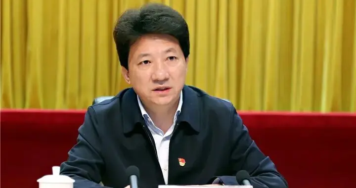 何录春，任西藏自治区政协党组书记