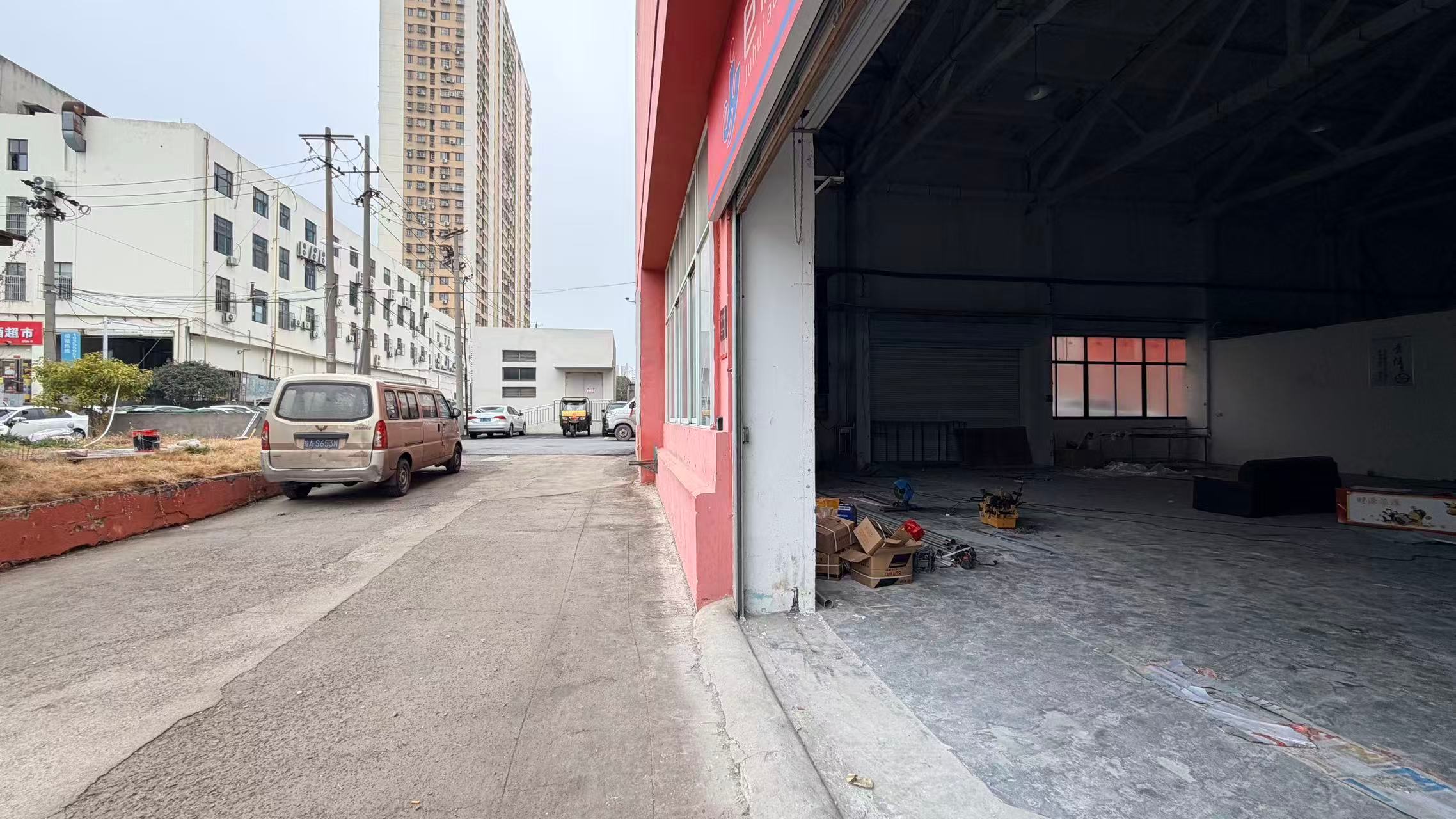 这车库570平，一个月1.5万左右，大家觉得贵不贵？最近看的👀两个地址我都很钟