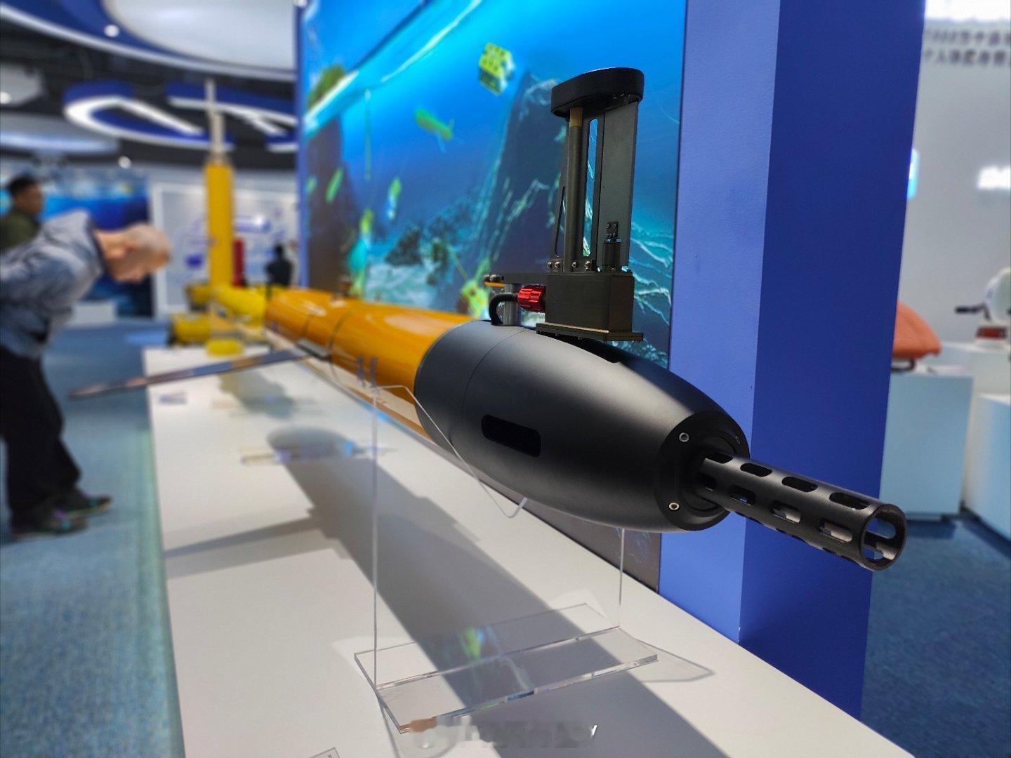 现在提到智能机器人，很多人都想到的是天上飞的无人机，或者地面跑的机器狗，或者是工