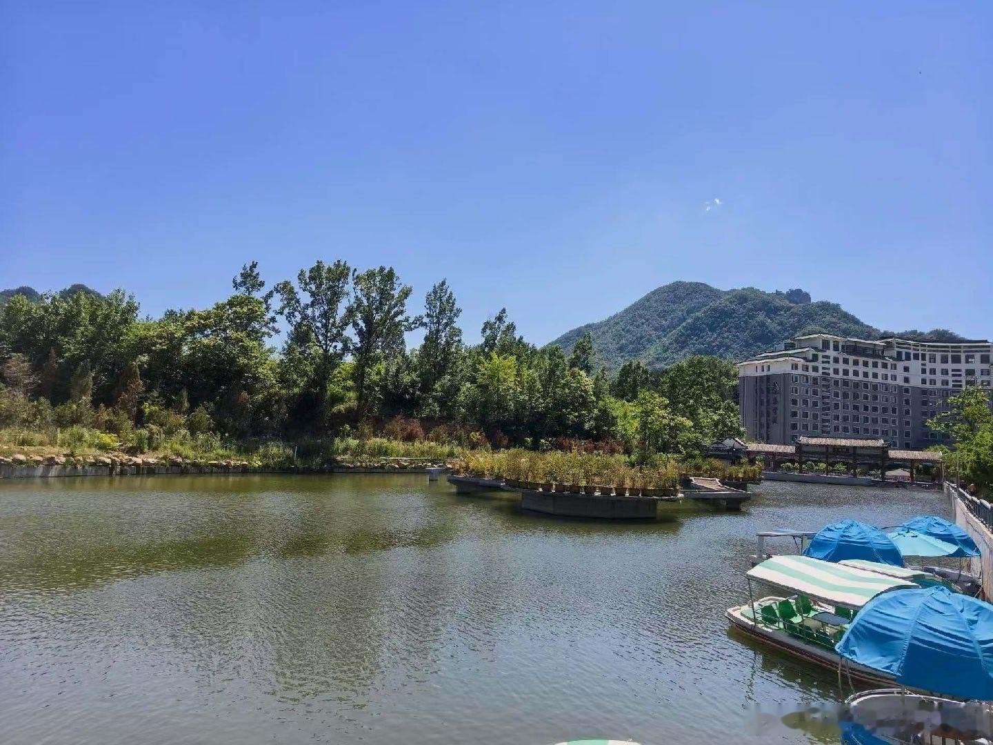 原创诗词[超话] 羁旅手机可作书，行囊即衣橱。何以为家园，心在自成屋。 ​​​