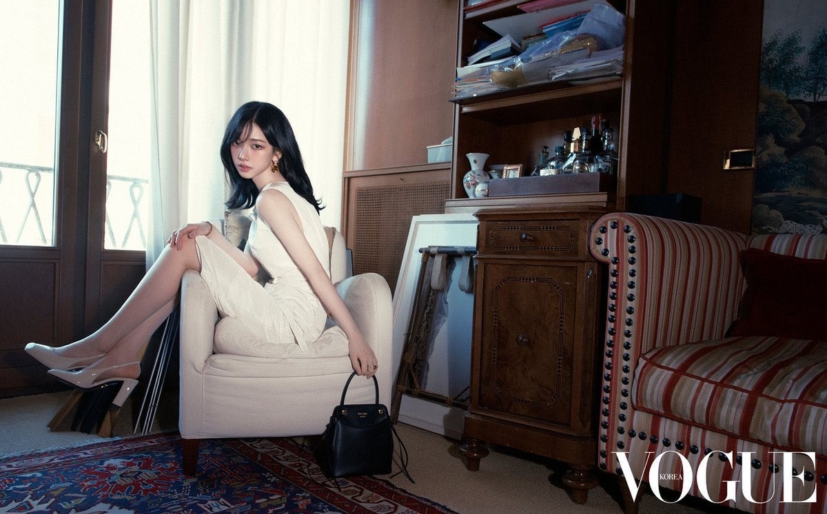 柳智敏Vogue四月刊aespa柳智敏《VOGUE》四月刊画报公开，优雅白天鹅女