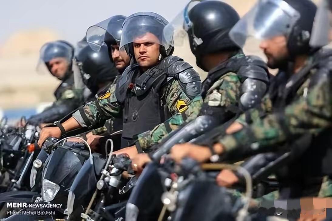 伊朗这波操作太猛了！据报道，当地时间14日，伊朗革命卫队开展大规模间谍抓捕行动，