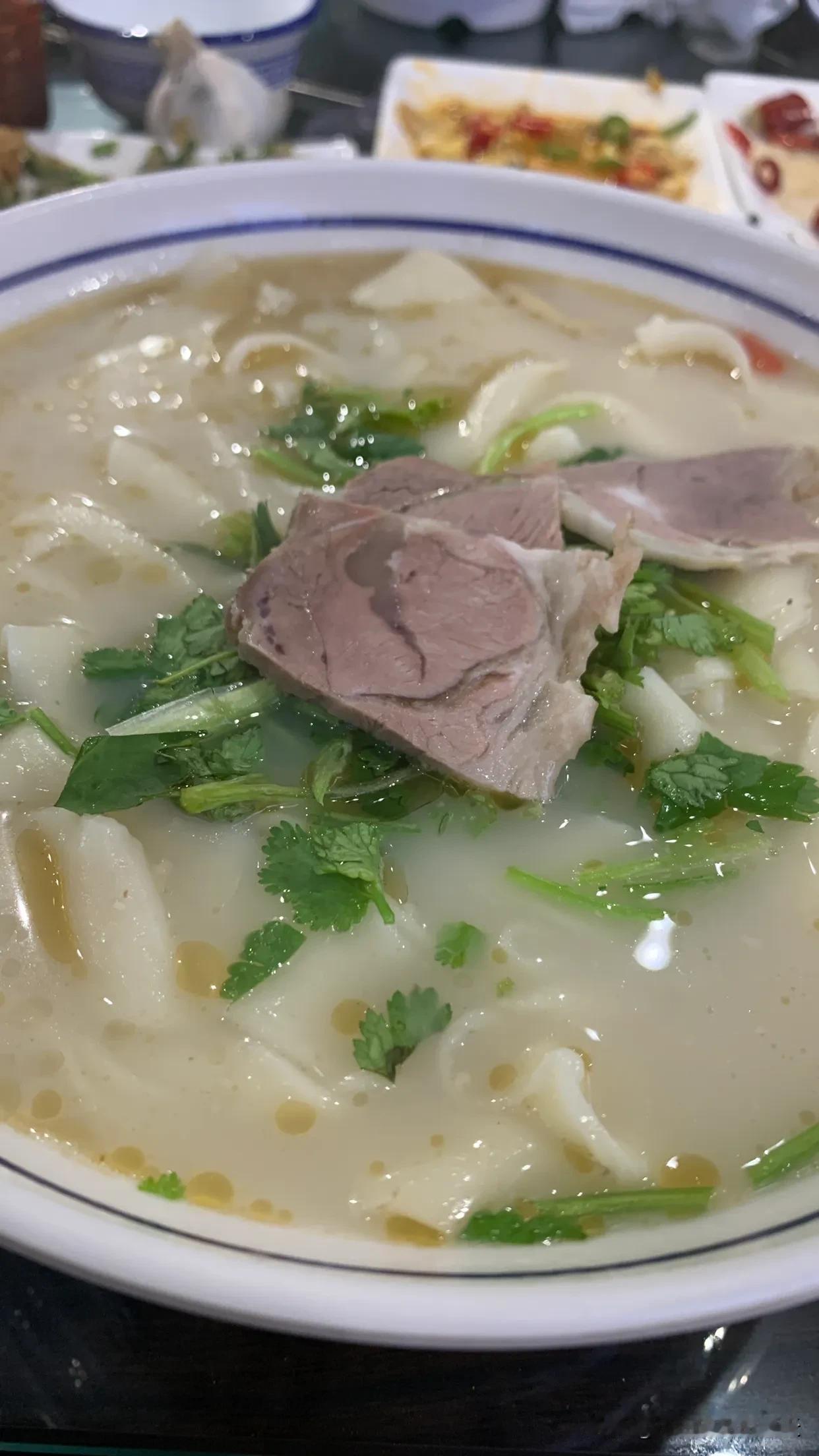 #大家是喜欢羊肉烩面还是三鲜烩面?#烩面还是羊肉好吃