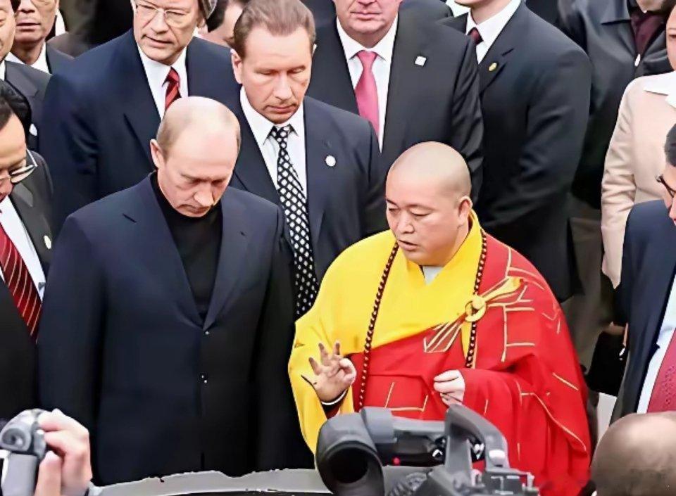 没想到，万万没想到，释永信竟然和那么多名人合过影，最厉害的莫过于第一张和普京的照