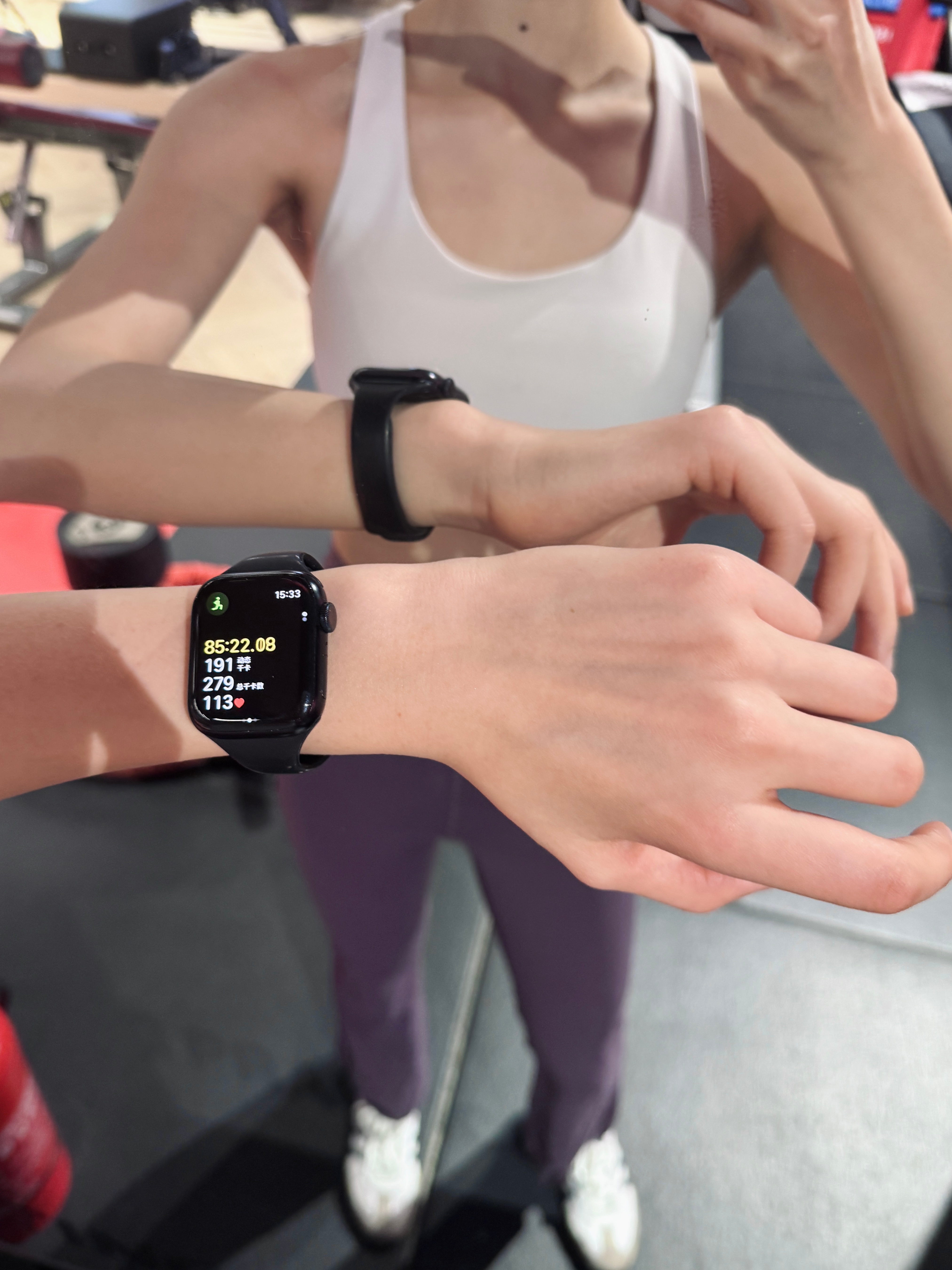 我今天悟了健身房放镜子的原因最后几个实在做不上来的时候 看着镜子自恋 怎么样都要