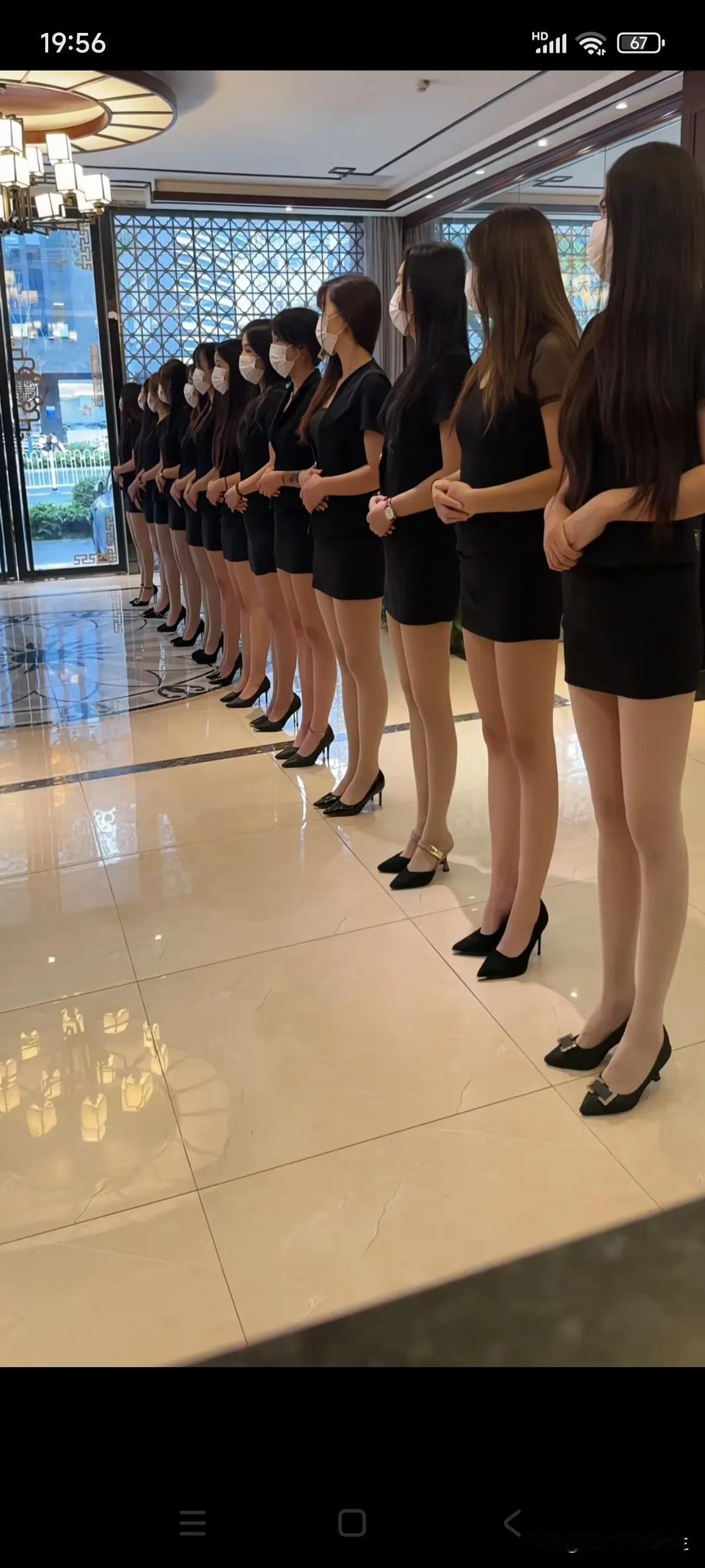 同是天涯沦落人，生病的娘，好赌的爹，读书的弟弟[流泪]