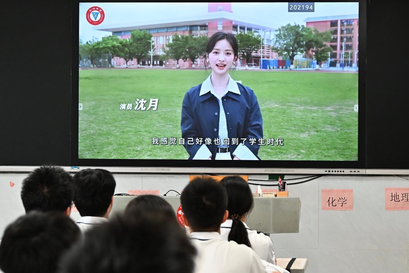 送高考祝福就要沈月这种《省考第一》《211毕业》《曾经跳级》《大学在读期间拿省奖