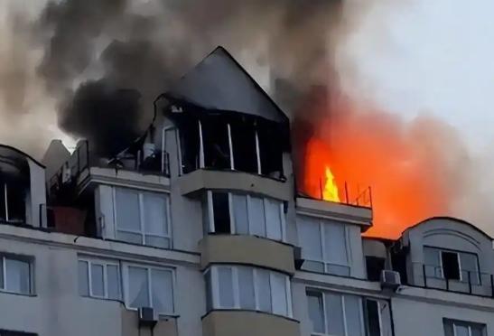 这下乌军又亏大了！当地时间7月11日，俄乌前线再传重磅动静，俄军终于出手重拳打击