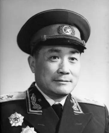 解放西藏第一将军张国华。

1949年11月，新中国成立仅一个多月，毛泽东主席的