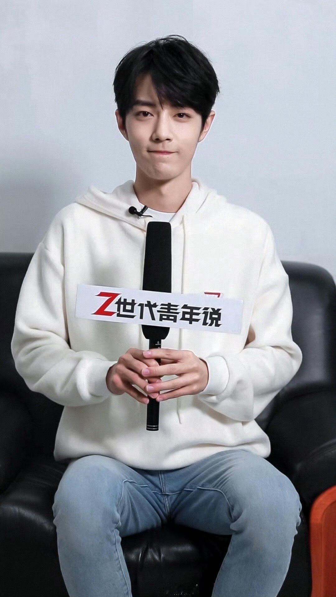 肖战 白色卫衣战，好帅好清新！青春男大校草既视感呀！ ​​​