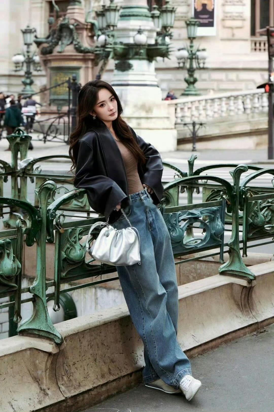姐幂式穿搭的含金量还在上升 杨幂不愧是行走的衣架子，穿啥都能穿出红毯的气场！ ​