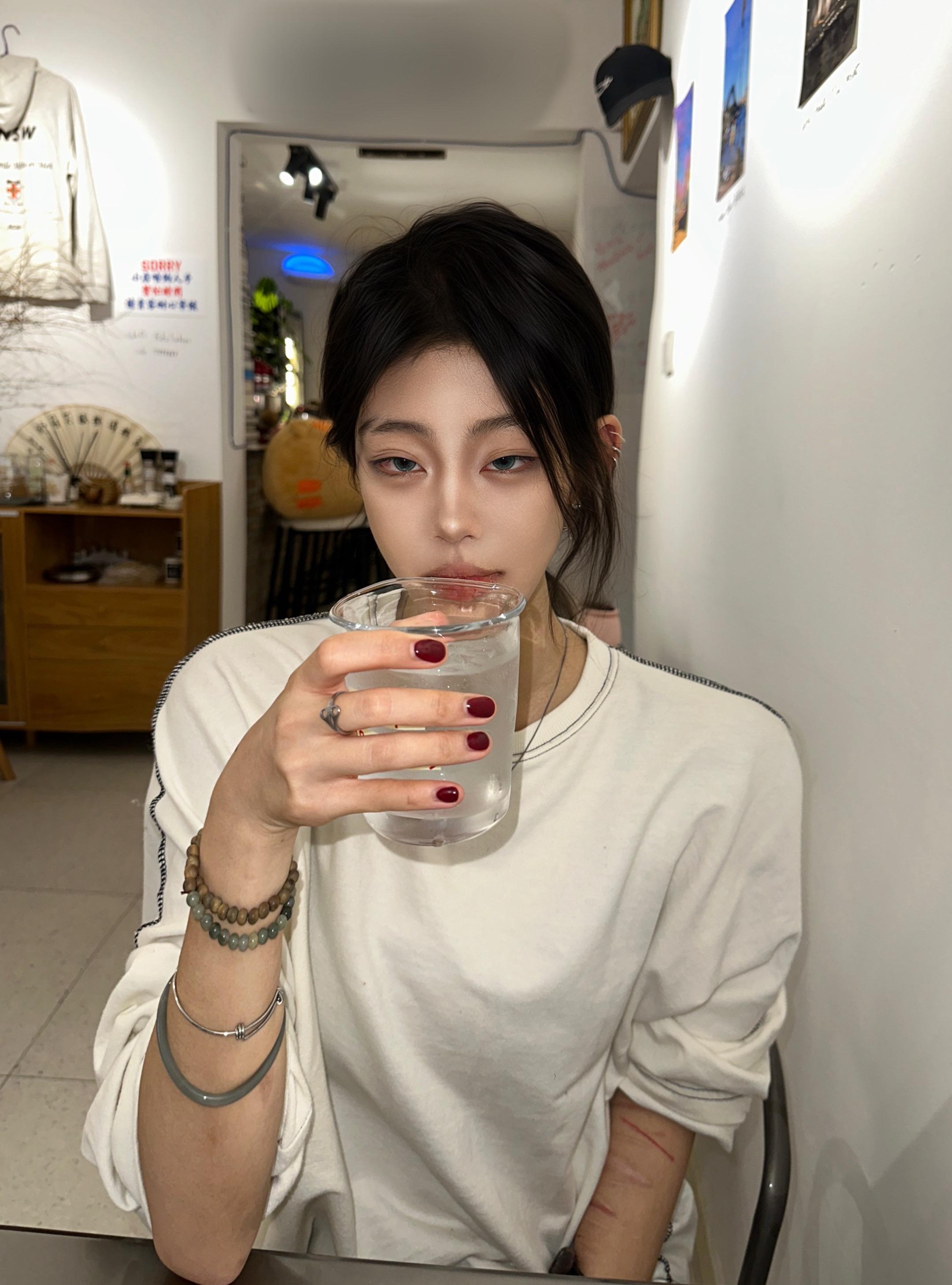 我看你的眼神确实算不上清白.