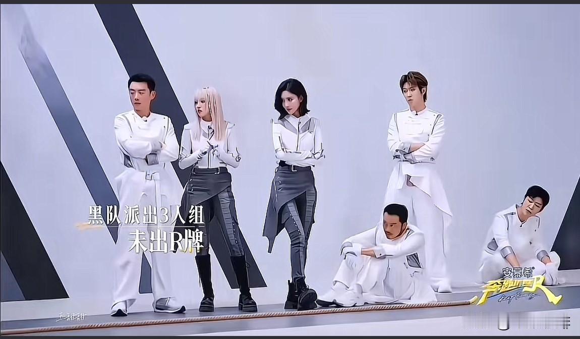 漂亮孩子站中间具现化了