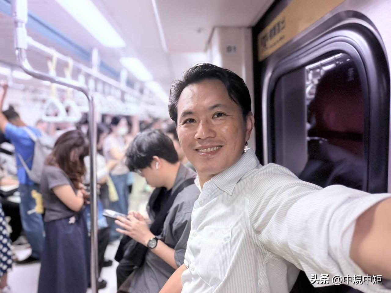 国民党新任文传会主委陈以信今（1日）在脸书发文表示，现在回到台北上班的好处是有地