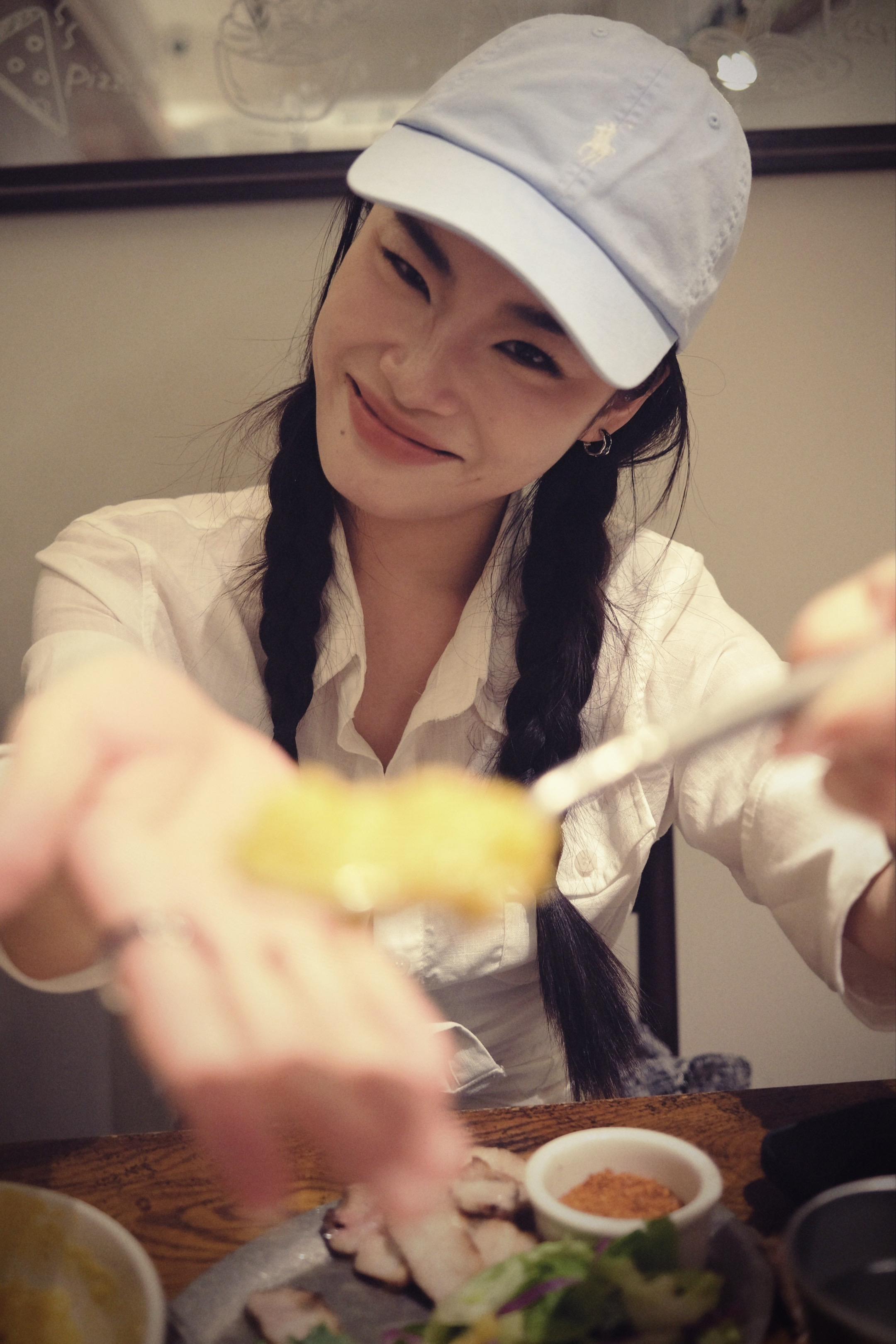 赚钱不就为了包养闺蜜吗？