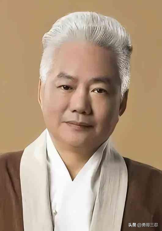 牛人方锦龙


     1963年生于安徽安庆，当代五弦琵琶代表人物、“国乐四
