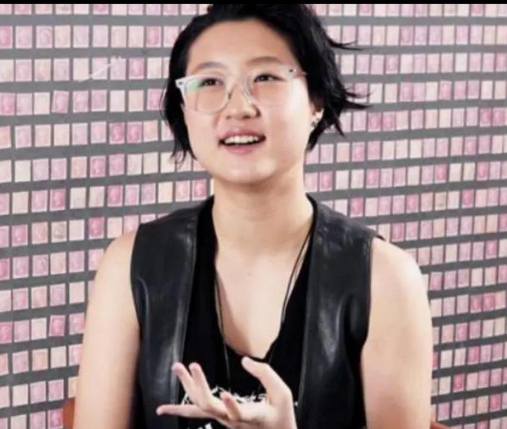 成龙砸4000万认回女儿，房祖名悄悄帮忙，女儿吴卓林的话最清醒娱乐 明星