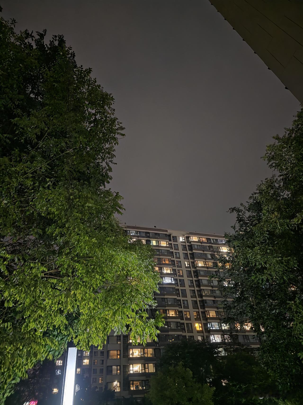 有一种婚姻模式我理解不了，不知大家能不能理解……

有个朋友说，他结婚40年来，