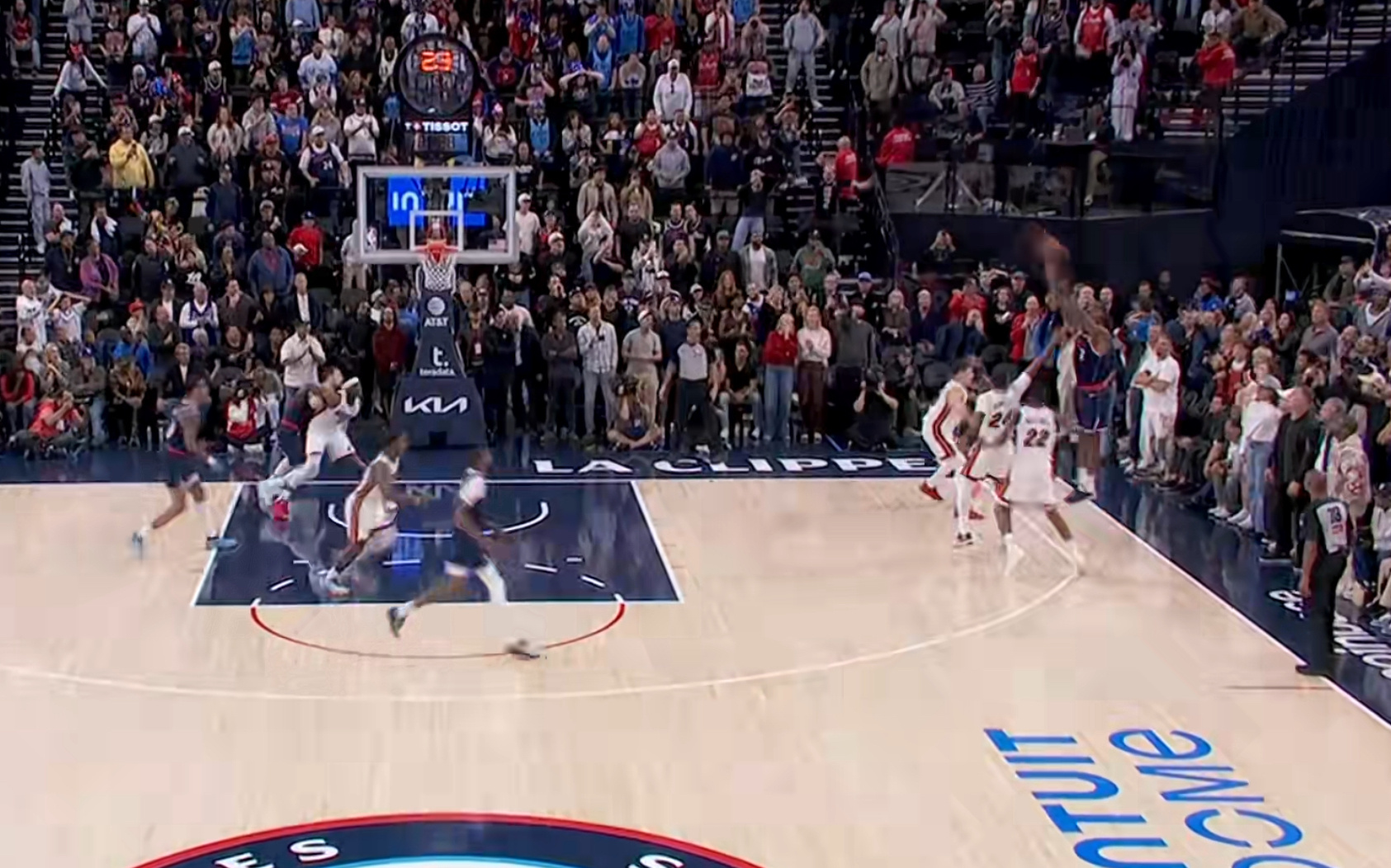 上一场绝杀的伦纳德，没能再次绝杀。 ​​​