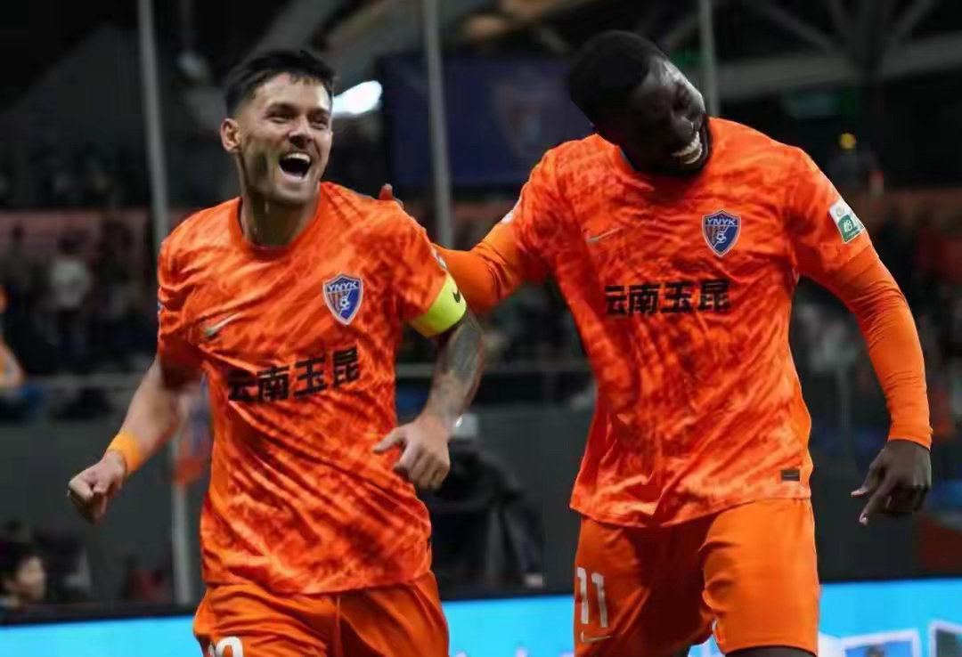 0-4惨败！山东泰山3轮积0分净胜球归零，客场崩盘球迷怒喊韩鹏下课北京时间3月2