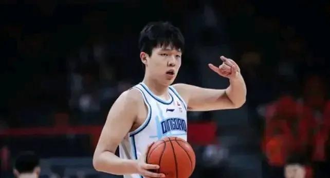 青岛icon大胜广东icon，青岛队外援和锋线的发挥是球队取胜的关键，而这些都离