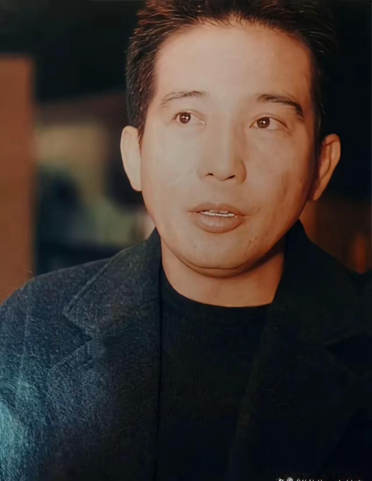 三个字。
他最爱说。
镜头前温柔缱绻，戏里戏外目光像网——可网住的从来只有她一人