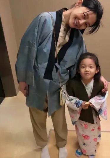 大s如果在世，看到这些人居然会闹这么大，孩子还被推上风口浪尖，恐怕死不瞑目吧。