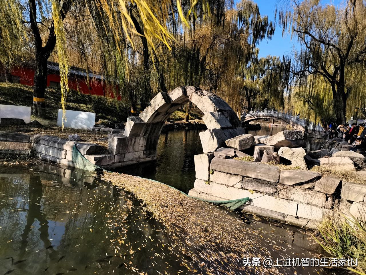 分享一下你随手拍下的照片圆明园被毁后，唯一保存至今的残桥，无声地诉说着英法联军的