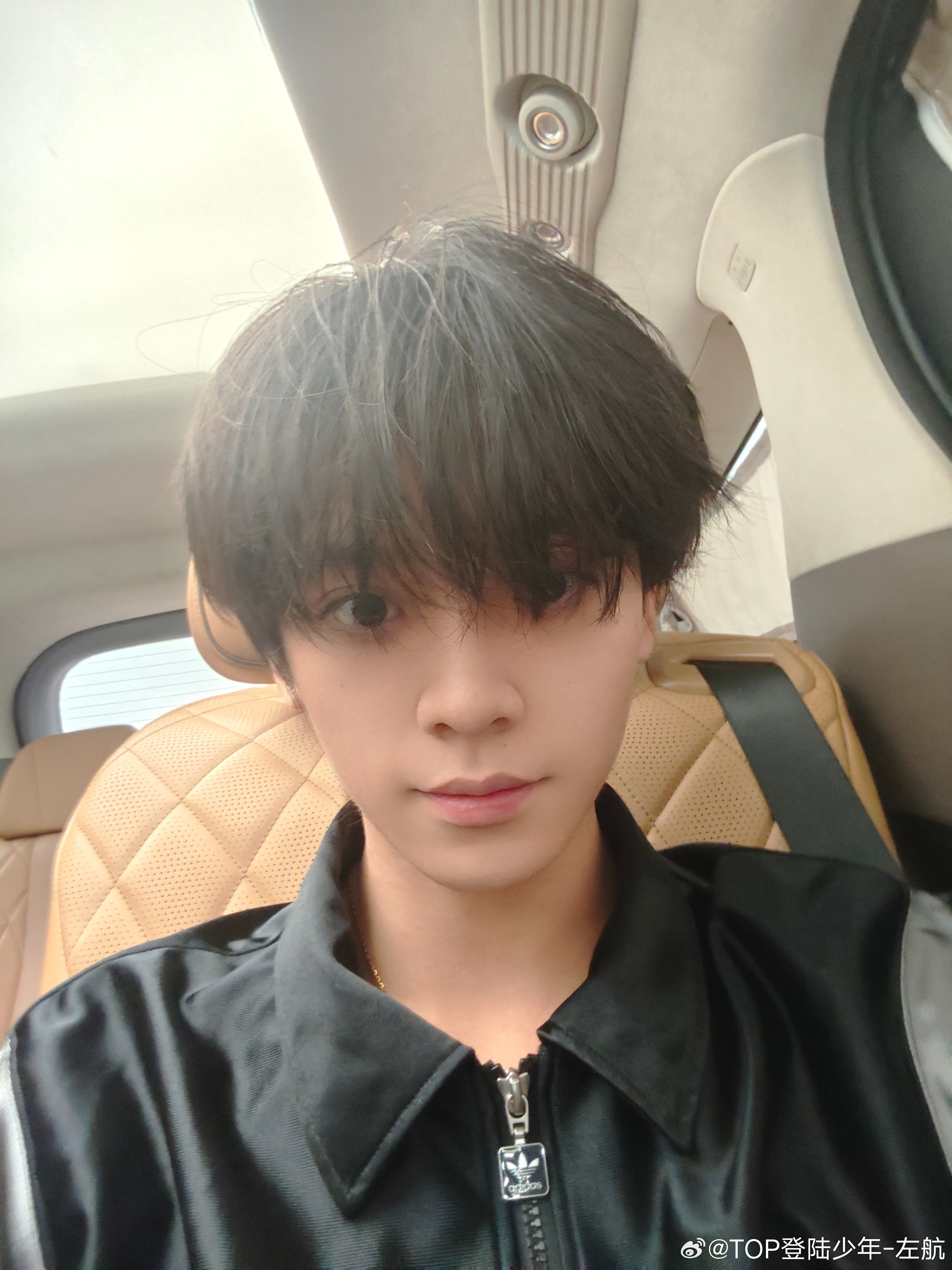 哈哈哈笑死头发压根没动是敷面膜撩上去了 