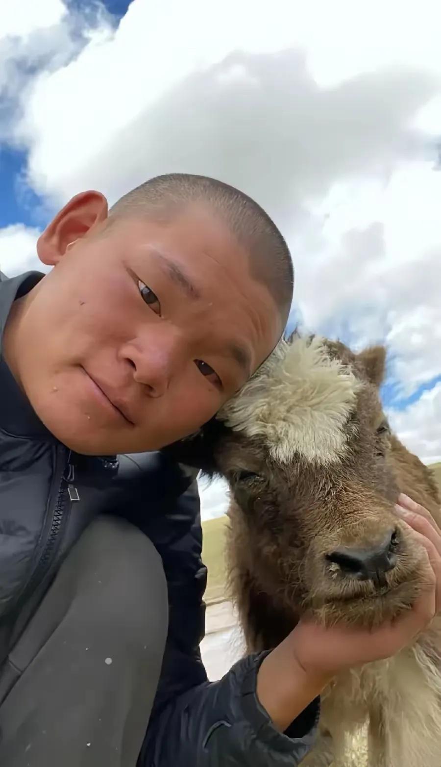 胡远行，骑行背后的伟大灵魂！

第一，身价千万的明星才捐百万。
第二，他默默骑行