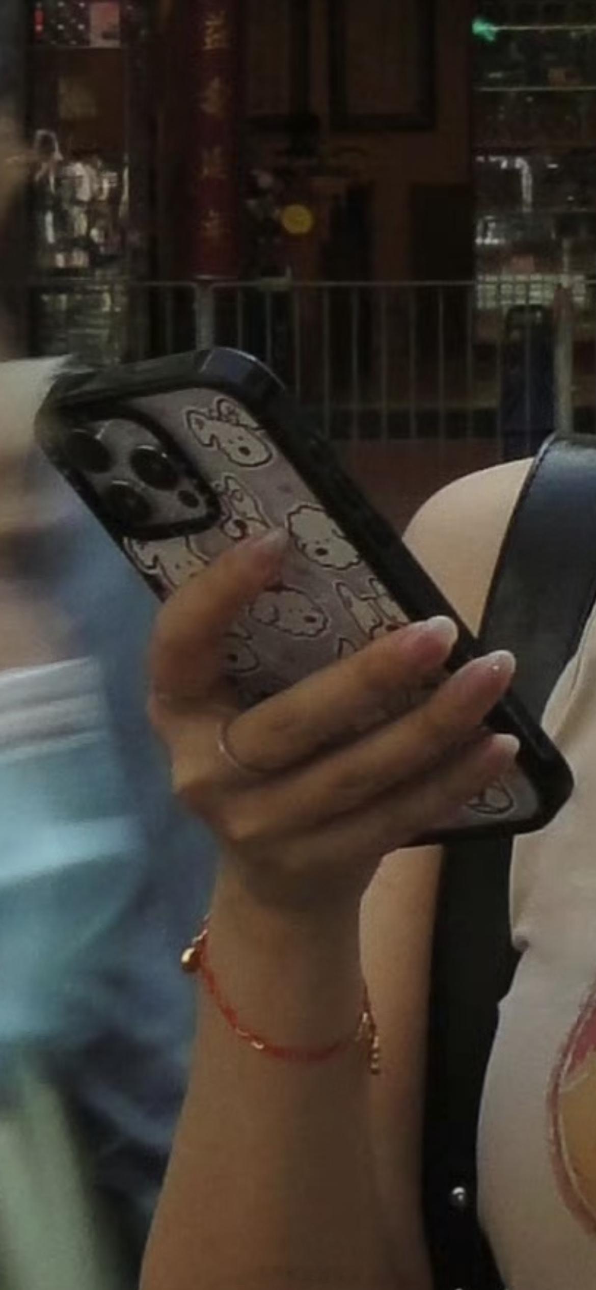 富人新标识：iPhone戴casetify手机壳！ ​​​