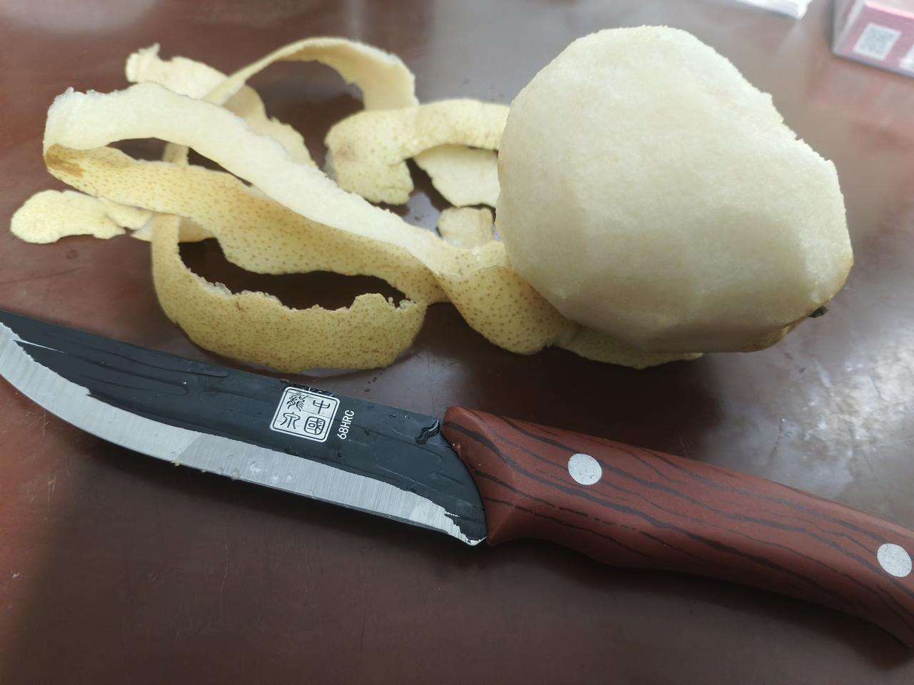 虽然我的削皮技术很好，但梨淡而无味~抖音上买的，失败[捂脸]