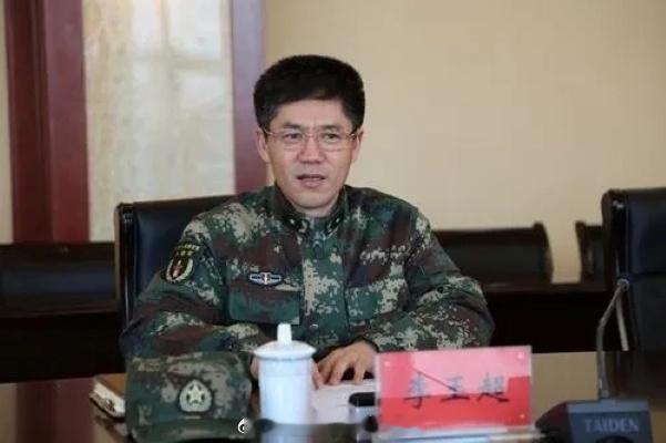 李玉超，男，中国共产党党员，中国人民解放军上将军衔，毕业于全军首届师团职硕士研究