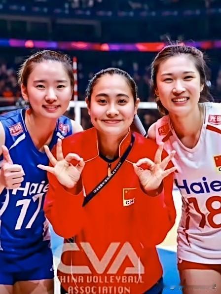 王梦洁+倪非凡、倪非凡+朱星辰铸就中国女排防守双盾+。
王梦洁
准确预判，鱼跃、