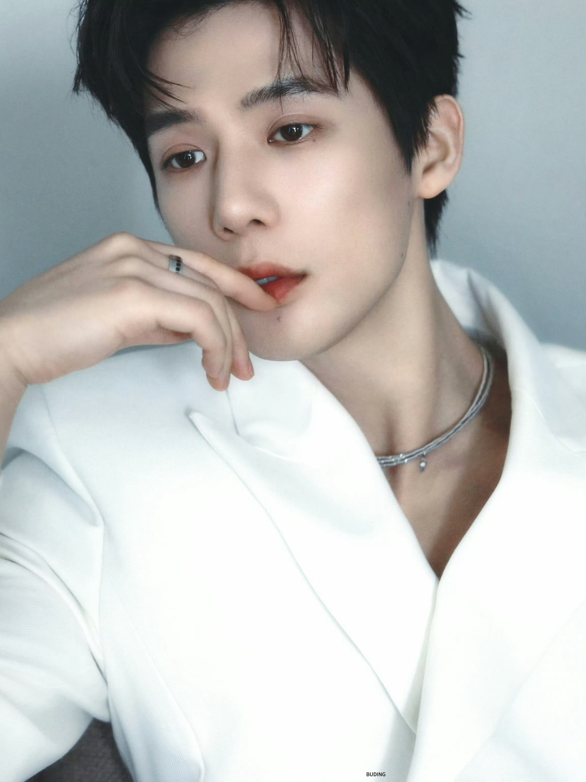 王安宇爱是愤怒 青年演员王安宇 春天不只是在盛开，也在慢慢靠近你