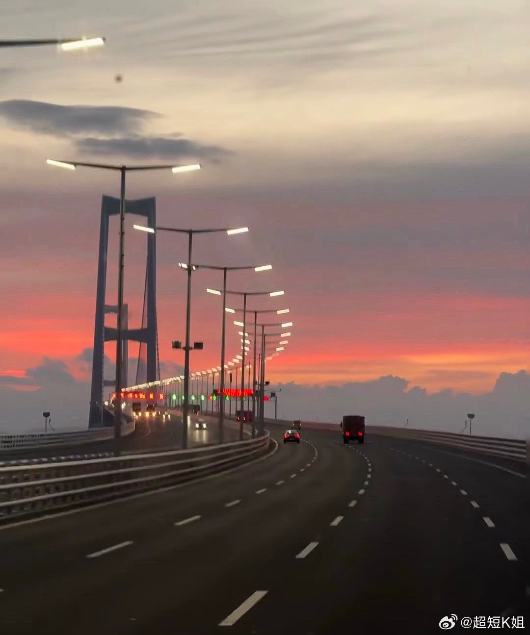 别死磕科技股了！这两大板块才是未来5年最大确定性都在说科技是新经济引擎？Ai、算