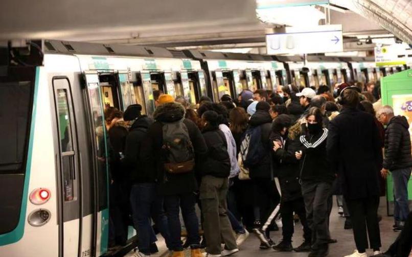 邪乎！“法式囚犯游”让法国沦为国际笑柄！[灵光一闪][鼾睡]

近日，外网报道了